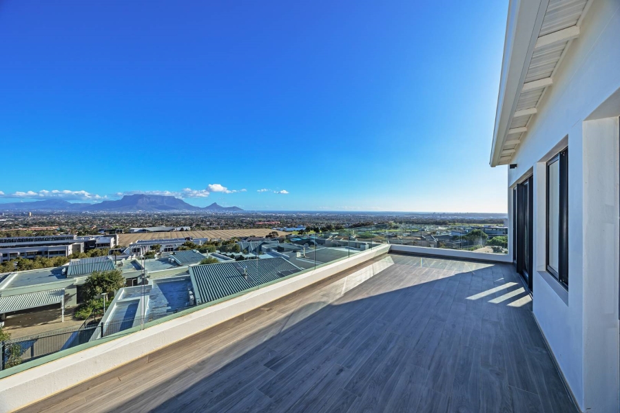 5 Bedroom Property for Sale in Baronetcy Estate Western Cape